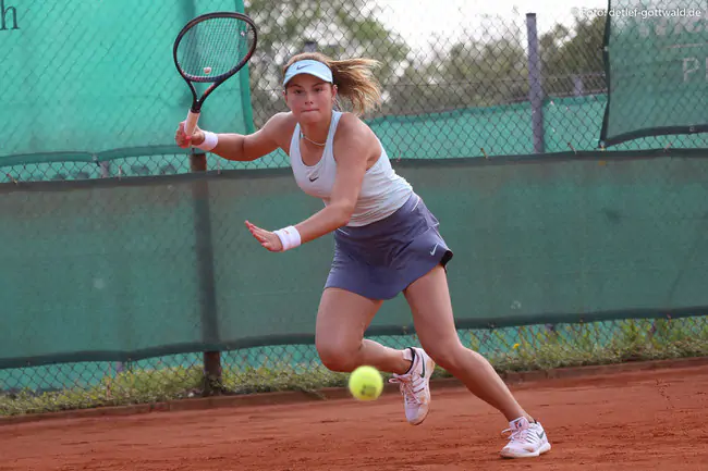 Завацкая на отказе Хаддад Майи вышла во второй круг квалификации Roland Garros