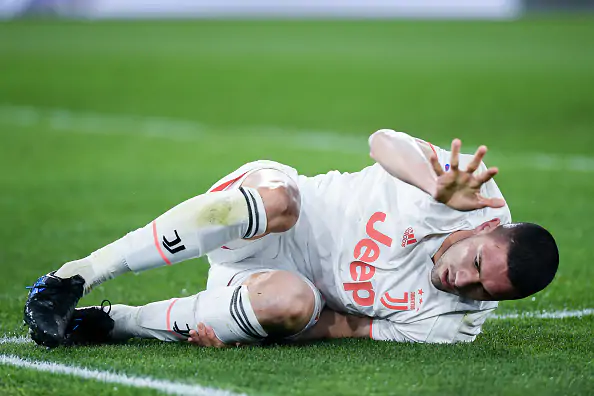 21-летний защитник «Ювентуса» получил тяжелую травму в матче с «Ромой»