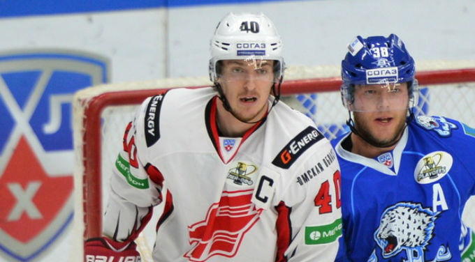      Omsk39s captain Sergei Kalinin suffers scary  head injury - YouTube