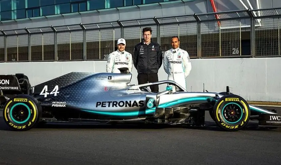 Mercedes останется в Формуле-1 до 2025 года 