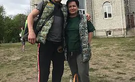 Беринчик вместе с мамой поздравил украинцев с Пасхой 