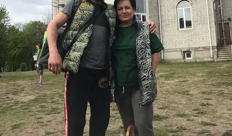 Беринчик вместе с мамой поздравил украинцев с Пасхой 