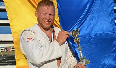 Украинец стал победителем международного турнира по пляжному самбо