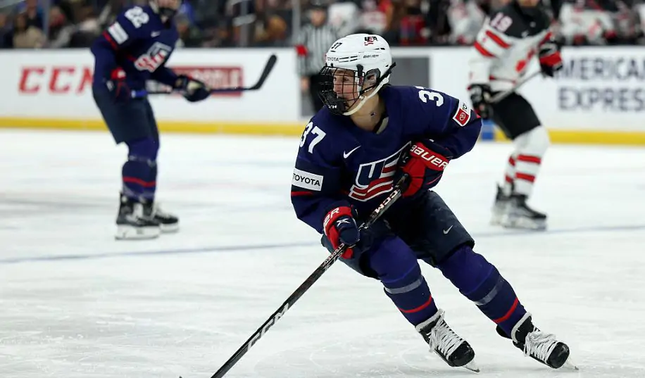 Хоккеистка сборной США забросила самую быструю шайбу в истории чемпионатов мира