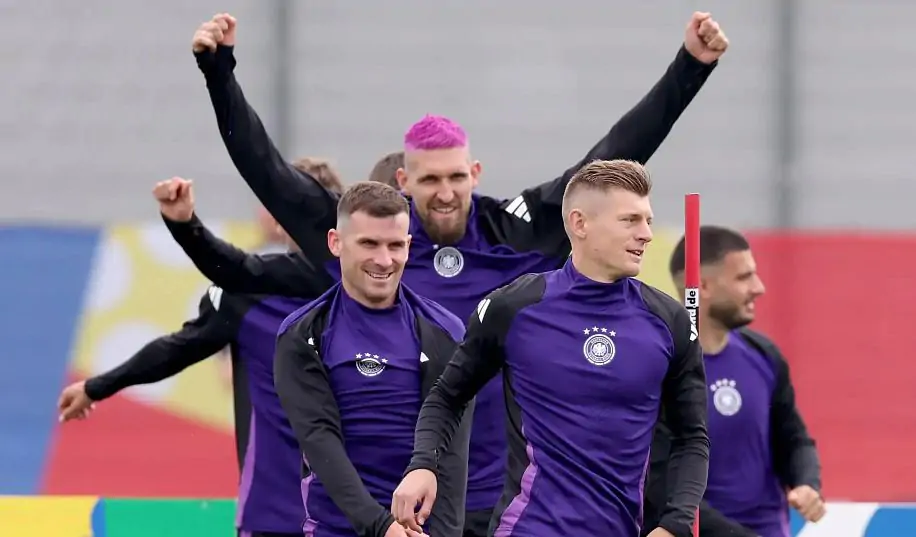 Гравець Німеччини Андріх пофарбував волосся у яскравий колір напередодні матчу з Іспанією