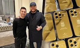 После победы на чемпионате мира Месси подарил игрокам и тренерам сборной Аргентины золотые iPhone