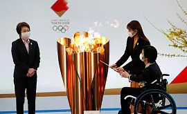 В Японії стартувала естафета Олімпійського вогню. Організатори вірять, що це полум'я – світло в кінці тунелю, але на одному з етапів воно згасло