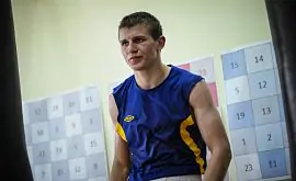 Непобедимый украинский боксер дважды уложил соперника в первом раунде и добил во втором