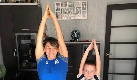 Украинская чемпионка мира во время карантина спаррингует с 6-летним сыном
