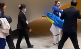 В Китае представители FIE напали на украинских шпажисток из-за фото с плакатом «Янголи спорту». Видео