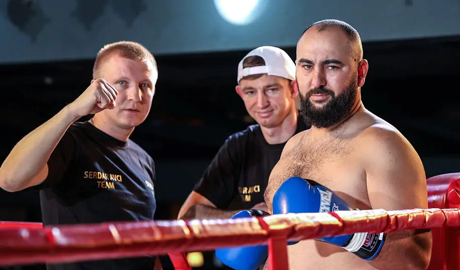 Чемпіон WBC з Туреччини допоміг українським військовим