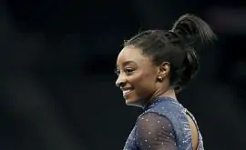 Самая титулованная гимнастка планеты с травмой отобралась в финал многоборья на Олимпиаде-2024