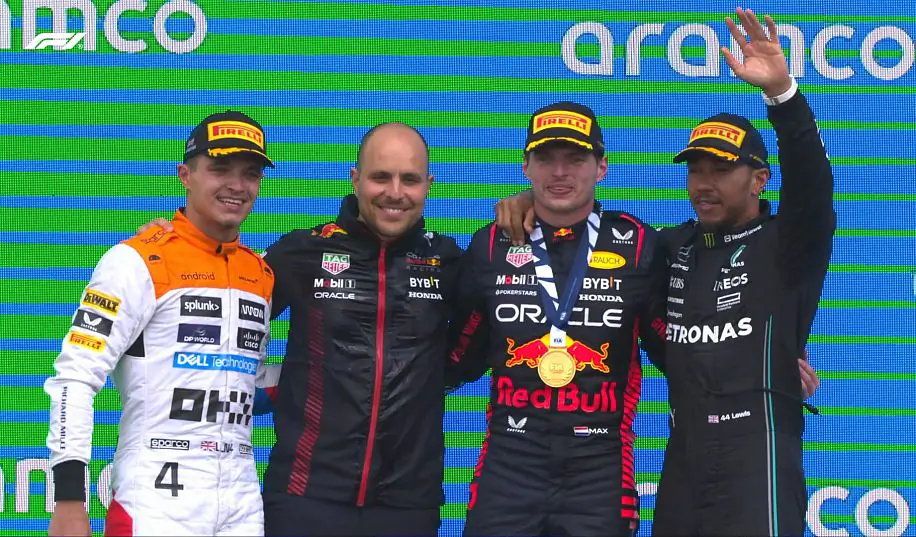 Ферстаппен одержал десятую победу подряд Red Bull в сезоне, Норрис впервые в карьере финишировал вторым