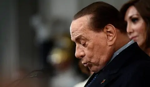 Берлускони госпитализировали во второй раз за две недели