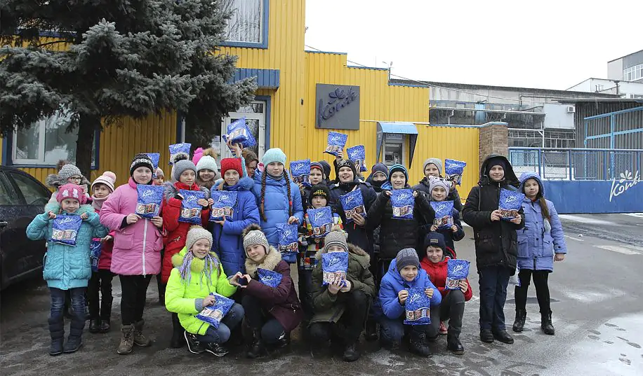 Краматорские школьники посетили фабрику «Конти» и побывали на хоккее