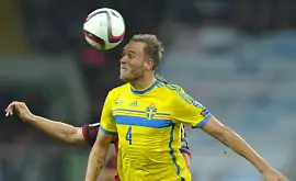 Защитника сборной Швеции побрили налысо в раздевалке после выхода на чемпионат мира