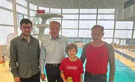 Бубка підтримав юного українського стрибуна в воду на змаганнях у Швейцарії