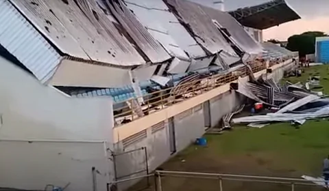 Во время матча в Бразилии обвалилась крыша стадиона