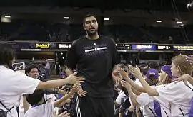 Гигант из Индии дебютировал в НБА. Видео