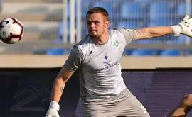 Экс-вратарь «Динамо» пропустил нелепый мяч в чемпионате Саудовской Аравии