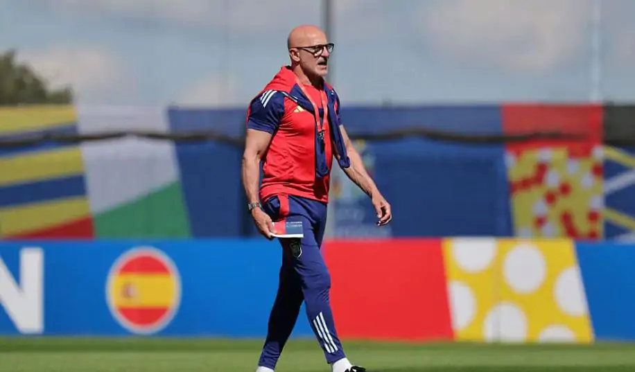 Тренер сборной Испании оценил шансы на выход в финал Евро-2024