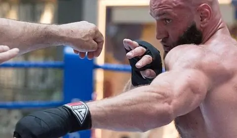 Украинский тяжеловес обещал нокаутировать чемпиона IBO за четыре раунда, но проиграл