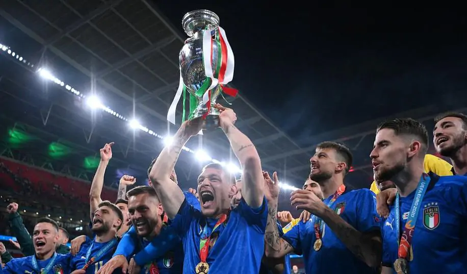 Футболистов сборной Италии наградили орденами за победу на Евро-2020