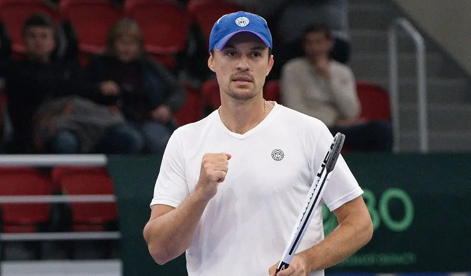 Молчанов вышел в полуфинал турнира в Швеции