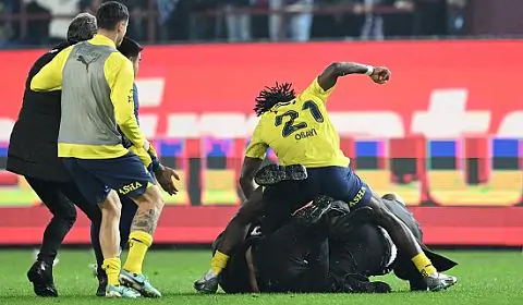 Фанаты Трабзонспора атаковали игроков Фенербахче после матча