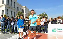 Федерер провел товарищеский матч с 14-летним болельщиком. Видео