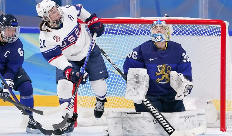 В первом хоккейном матче на Олимпийских играх США обыграли Финляндию