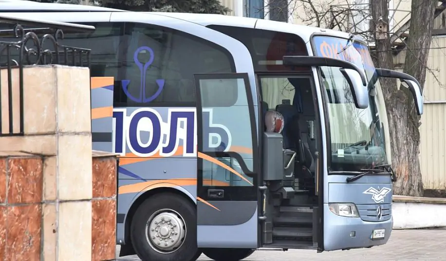 Рашисты отбирают у «Мариуполя» клубные автобусы