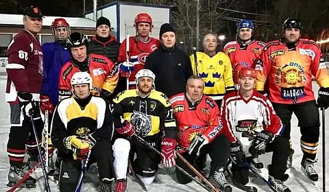 Ломаченко с друзьями сыграл в хоккей