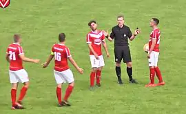 В третьем дивизионе Нидерландов судья забил гол и засчитал его