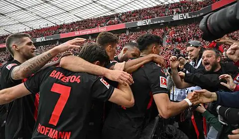 Бавария поздравила Байер с историческим чемпионством в Бундеслиге