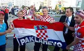 Президент Хорватии пела и танцевала вместе с футболистами в раздевалке сборной