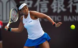 Осака стала победительницей турнира в Пекине, проигрывая Барти после первого сета
