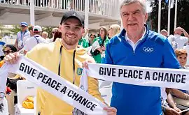 Бах посетил Олимпийскую деревню и призвал к миру