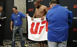 UFC 214. Вес Кормье за сутки до взвешивания превышает лимит на 4,5 кг