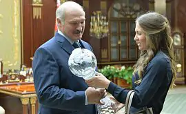 Лукашенко заявил, что учил бегать маленькую Домрачеву