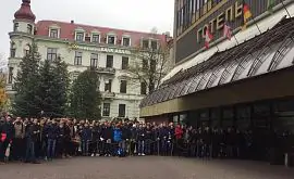 Сотни болельщиков встретили сборную Украины во Львове