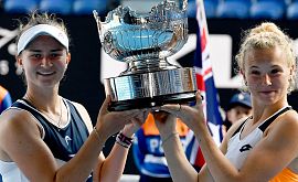 Крейчікова і Сінякова виграли Australian Open