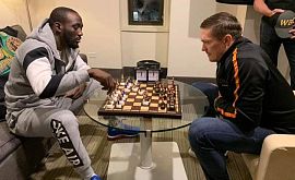 Усик сыграл против Кроуфорда в шахматы