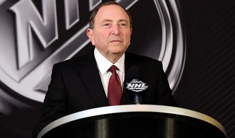 Глава НХЛ оценил шансы на возобновление сезона