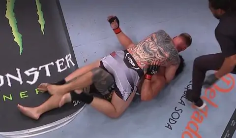 Волков на UFC 293 задушив Туівасу