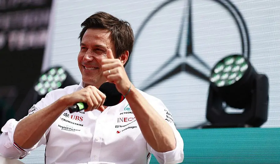 Босс Mercedes считает, что со следующей гонки Red Bull может потерять полсекунды на круге