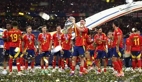 Сборная Испании провела чемпионский парад