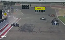 Леклер из-за неполадок с автомобилем уступил Хэмилтону победу на Гран-при Бахрейна