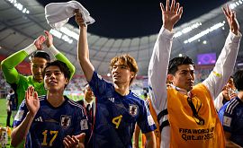 Гравці збірної Японії після перемоги над Німеччиною прибрали за собою у роздягальні