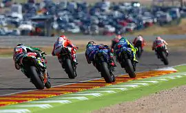 Застывшая динамика MotoGP. Лучшие снимки непредсказуемого Гран-при Арагона